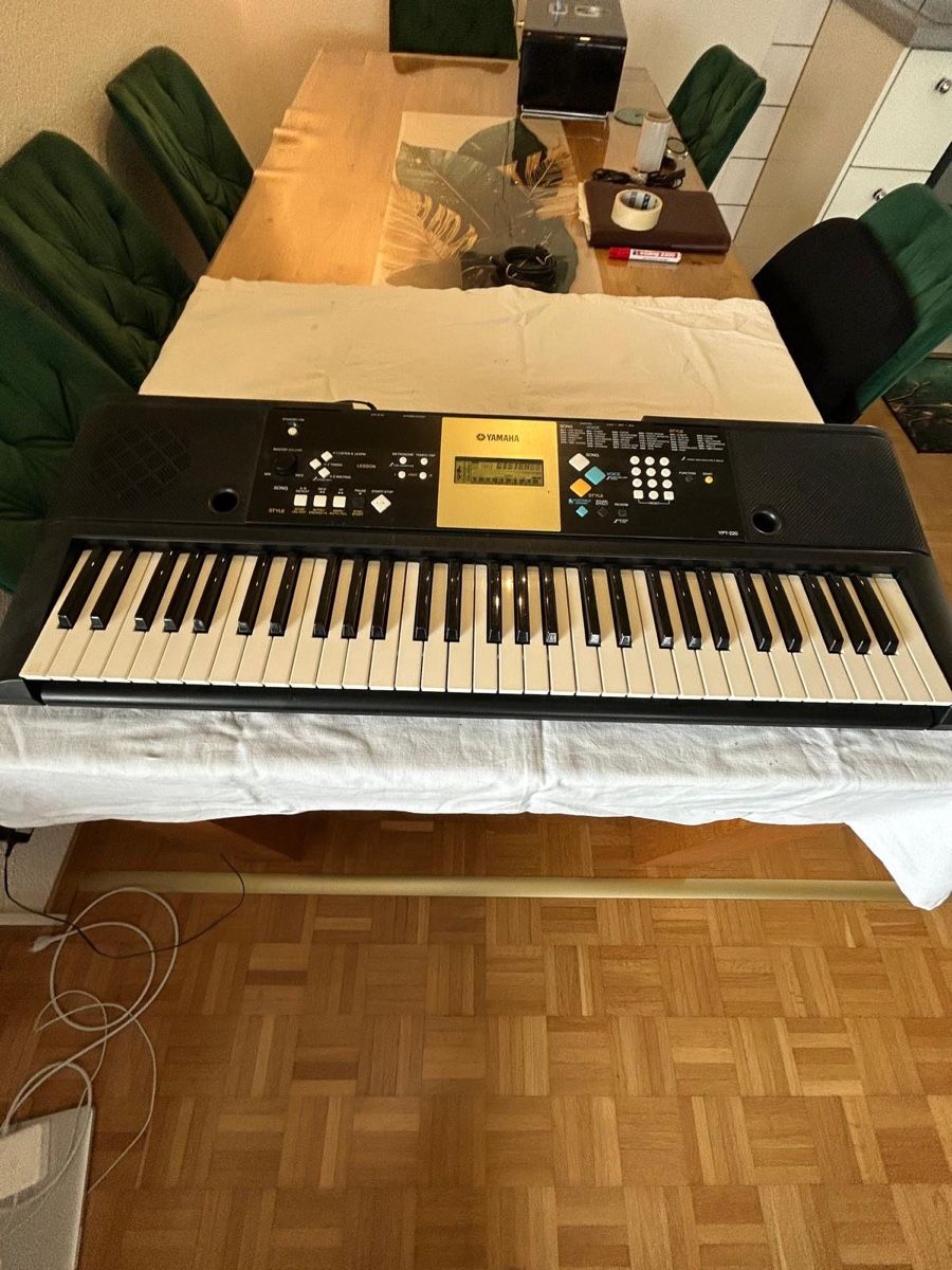 Yamaha Strumenti musicali: Yamaha Keyboard und andere – Usato da Knonau venduto da Audi_1999