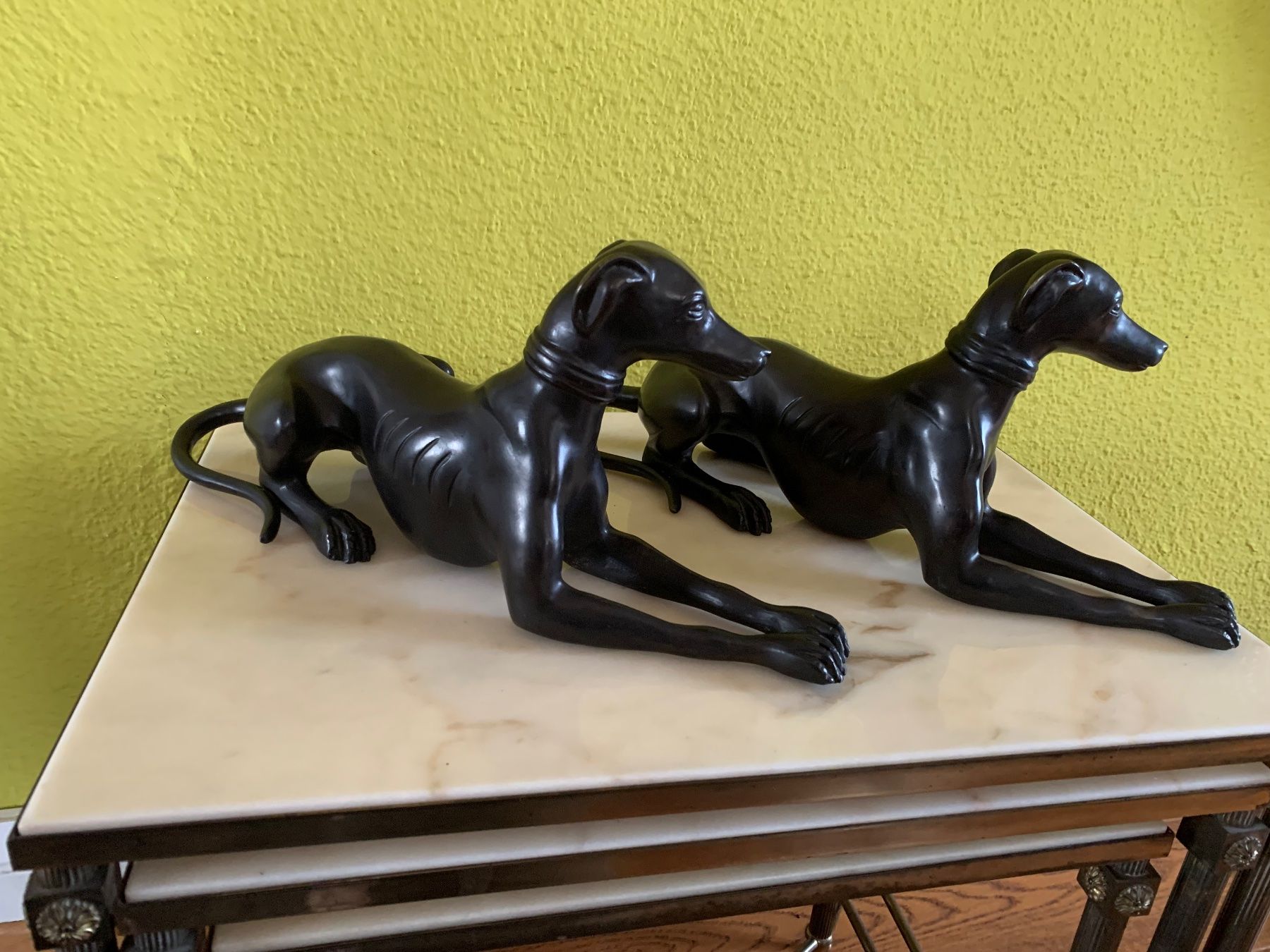 Statuette: Pair Bronze Greyhound -Bronze Windhunde -Lévriers en bronze – Usato da Zürich venduto da ZHtobi