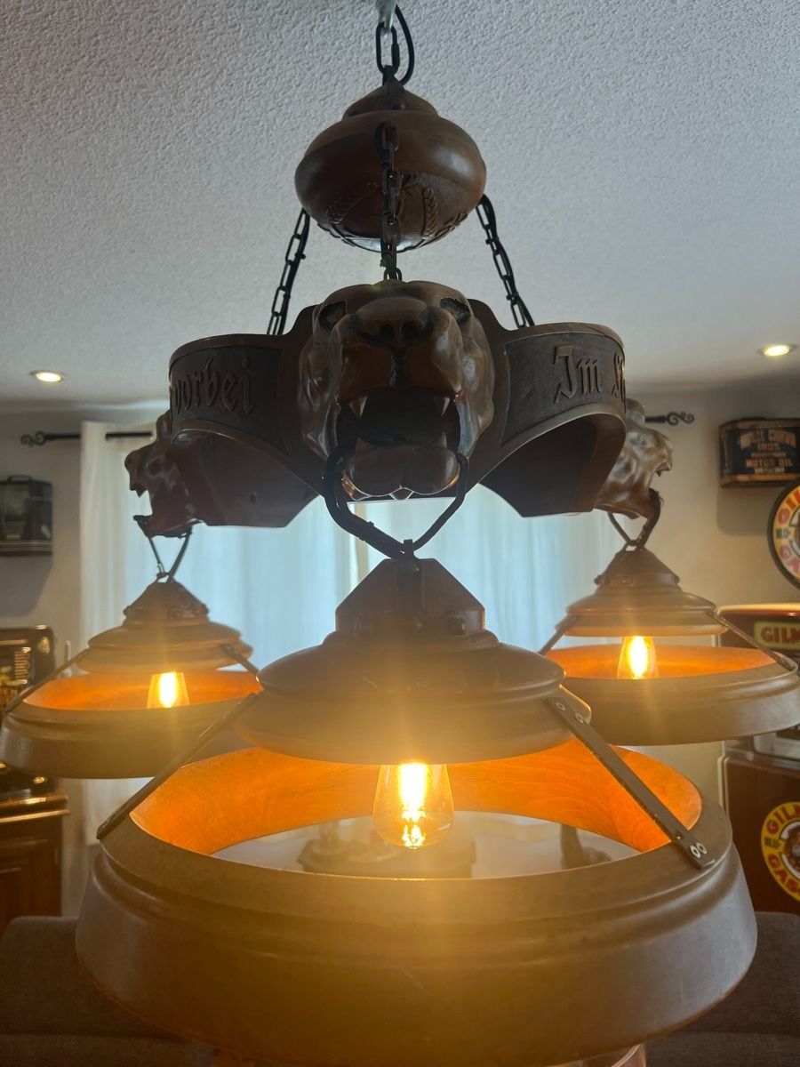 Lampade: Grosse Lampe mit Löwenköpfen, Holz,  Massiv – Usato da Mellingen venduto da Oelquelle 1
