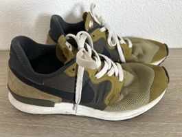 Nike Air Berwuda Grösse 42 oliv