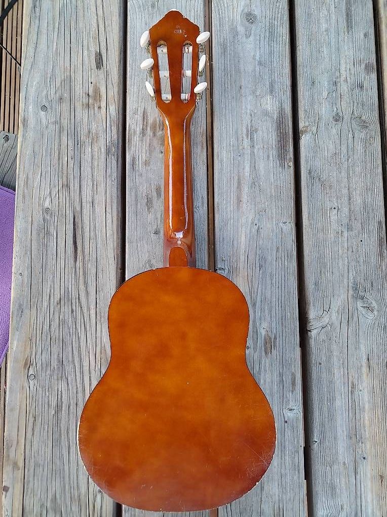 Instruments de musique: Kindergitarre, Gitarre – D'occasion à Biel/Bienne par leg_2mby 1
