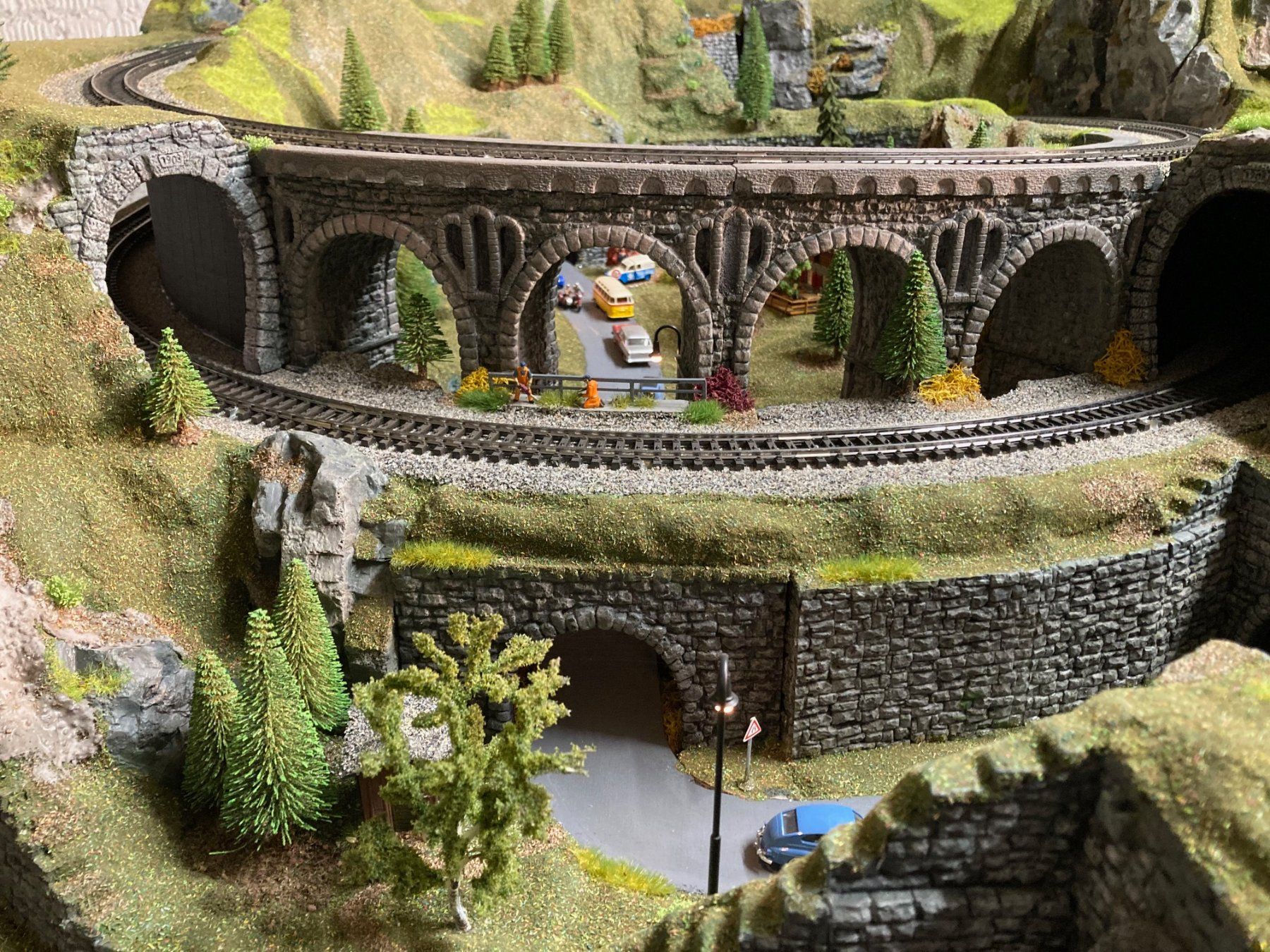 Märklin Modelleisenbahnen: Wunderschöne Märklin-Modellbahnanlage – Gebraucht aus ostermundigen von Rastelbaum 8