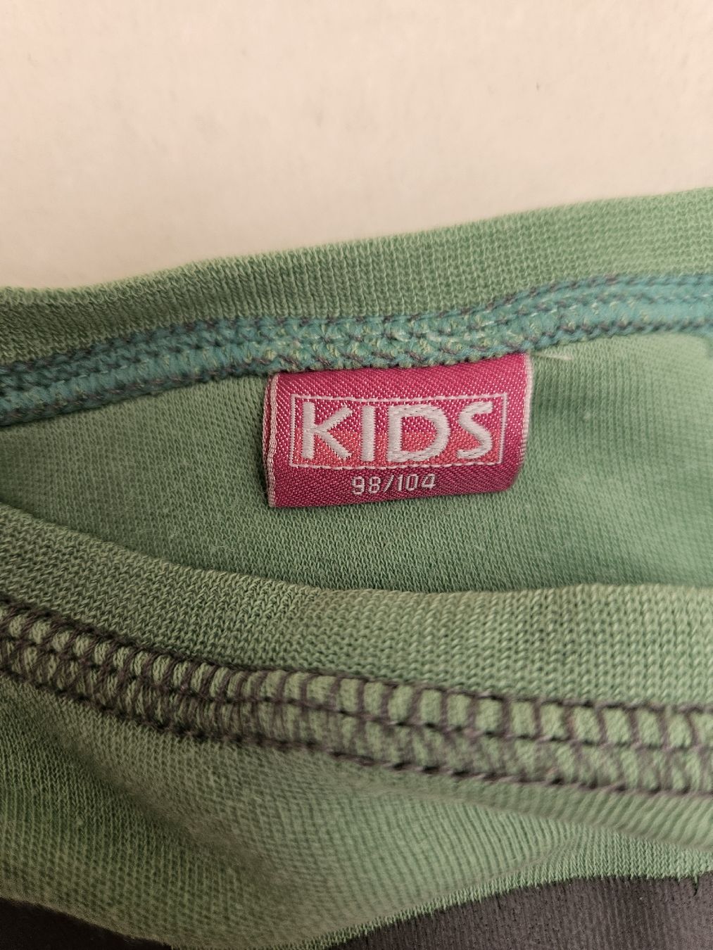 Pulls et sweat-shirts: Pullover Gr. 98/104 – D'occasion à Worb par jun_fj8w 2