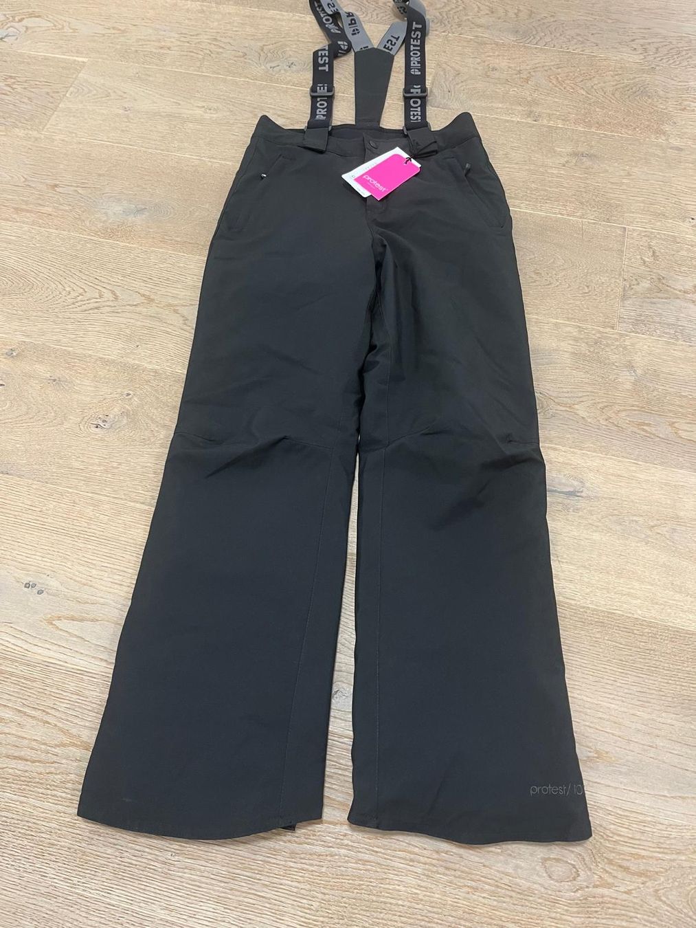 Protest Hosen: Protest PRTWhisper JR Skihose Mädchen Gr. 152 – Neu und originalverpackt aus Esslingen von Verkauf-2025