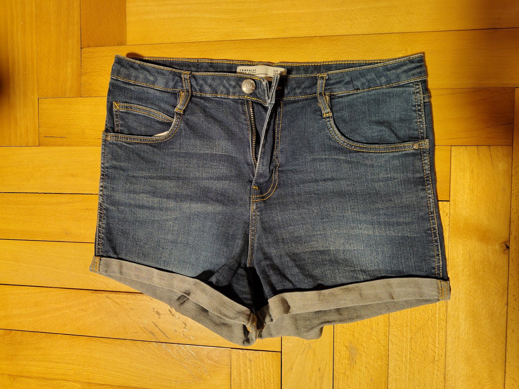Jeans: 2 Hot Pants blau (M) – Usato da Wädenswil venduto da TabeaSerravalle 1