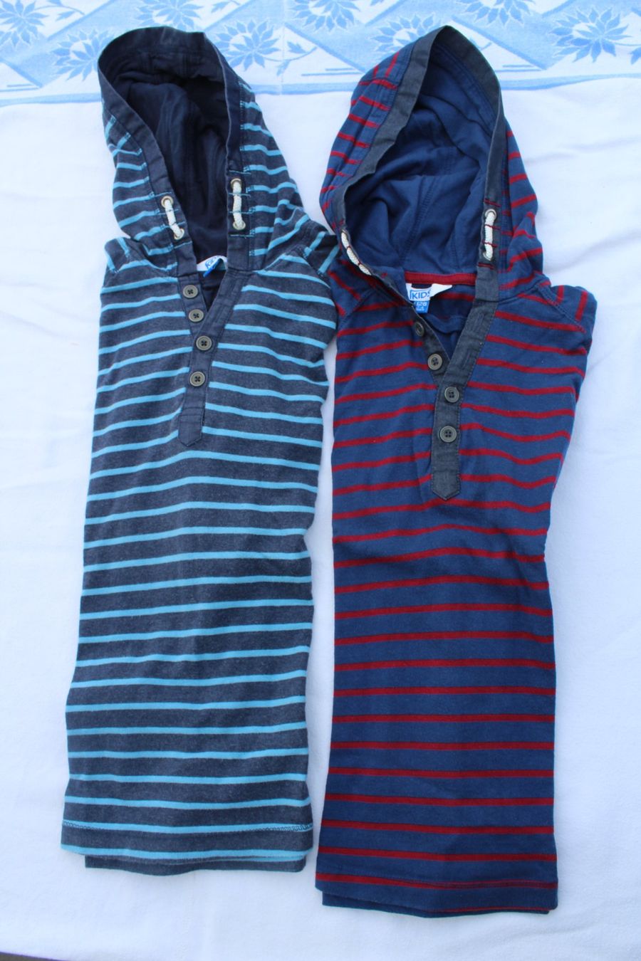 Pullover & Sweatshirts: Oberteile Set 128 – Gebraucht aus Walliswil-Nbipp von Speer516 2