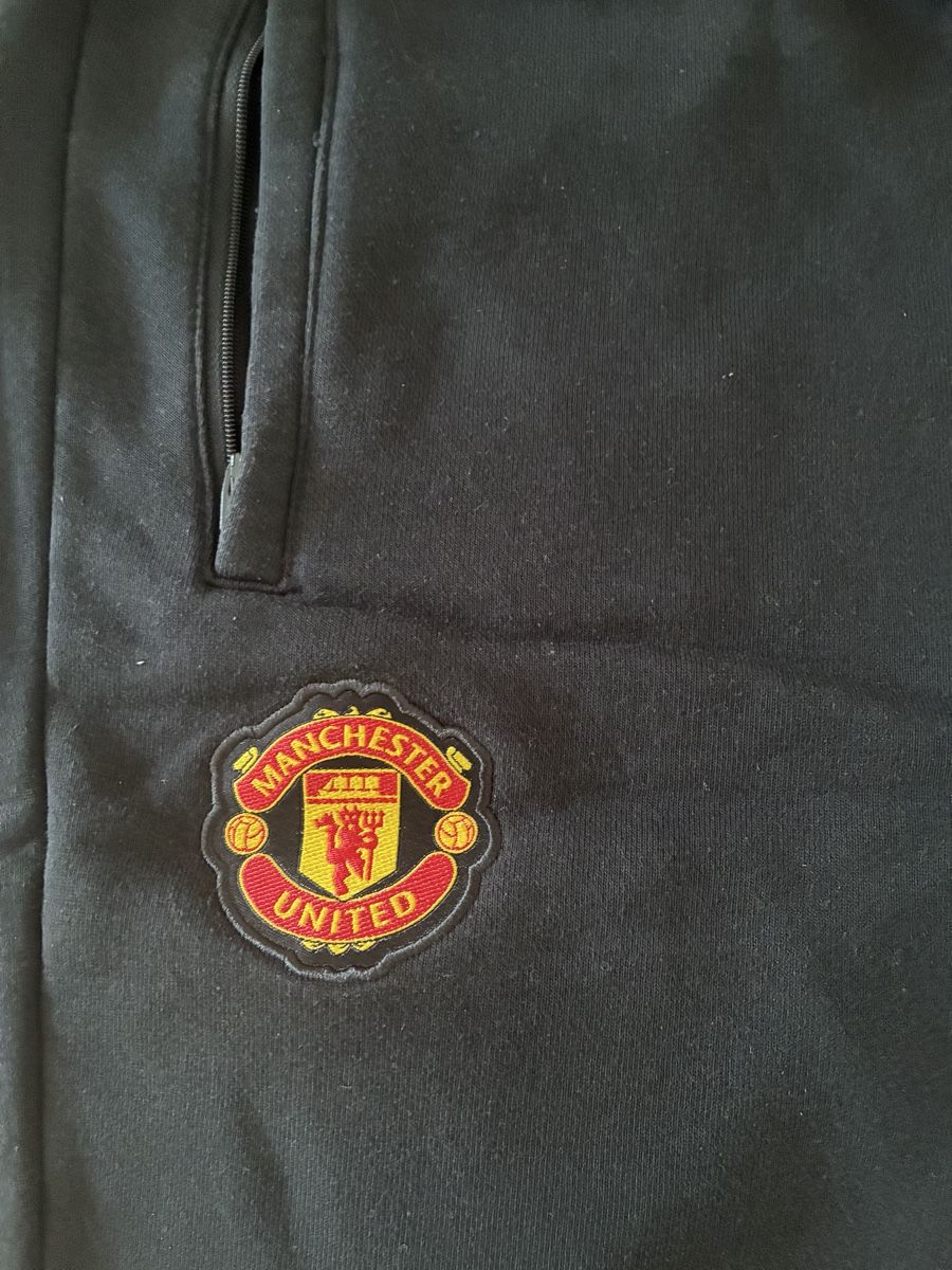 Adidas Hosen: Manchester United kurze Freizeithose gr. L – Neu (gemäss Beschreibung) aus Wald ZH von Slaste 2
