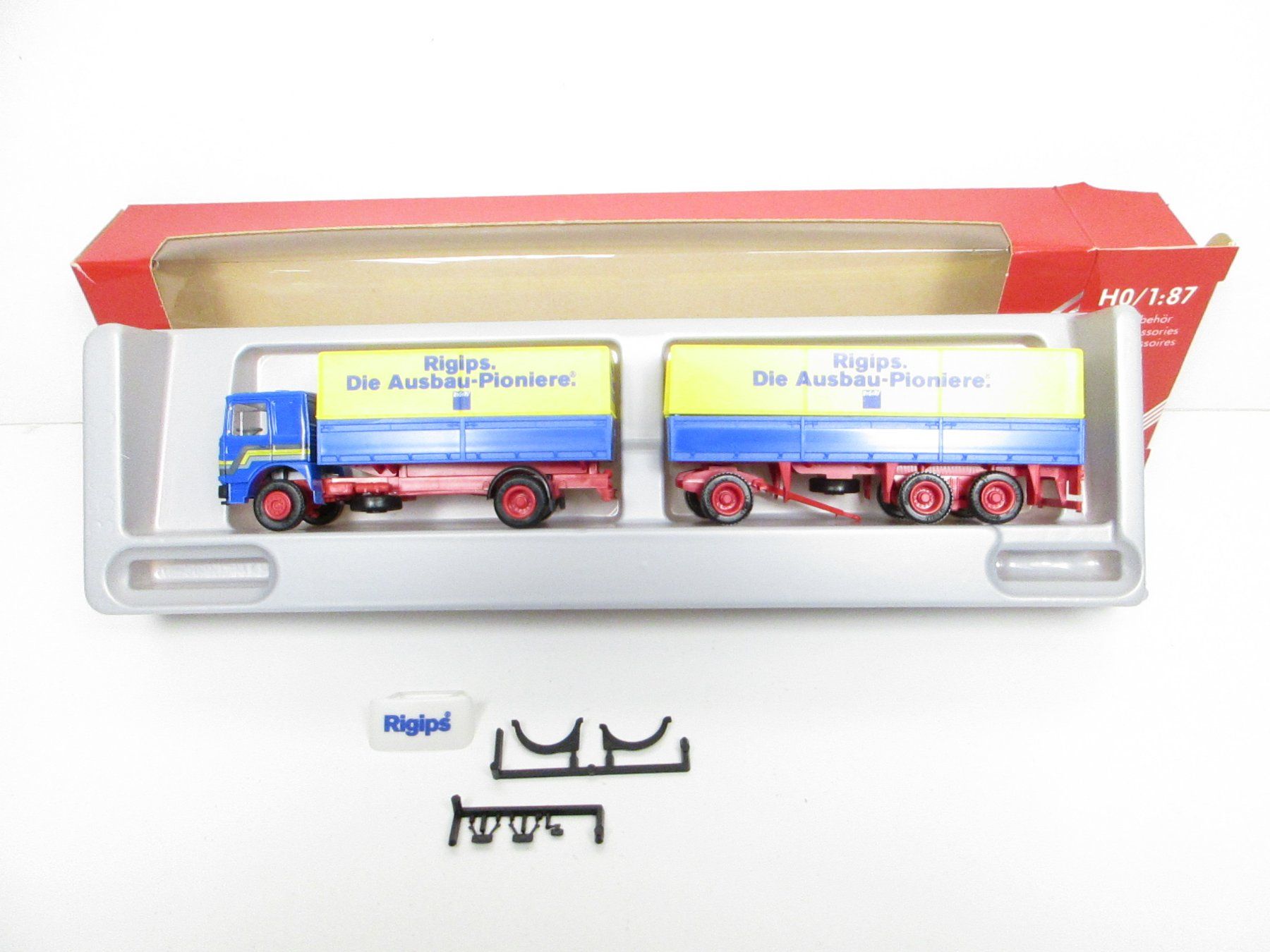 Herpa Modellini d'auto: Herpa H0 MAN Hängerzug RIGIPS – Nuovo e nell'imballaggio originale da Olten venduto da Heinrich875 1