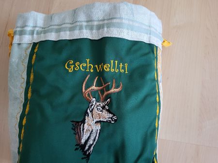 Gschwelltisack
