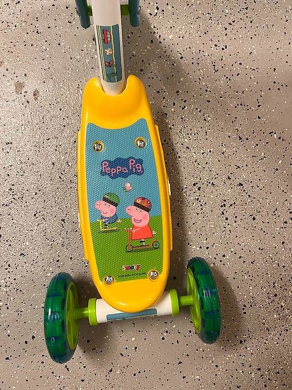 Veicoli per bambini: Smoby Peppa Pig Kinderroller / Scooter  wie neu – Usato da Zug venduto da BT6300 1