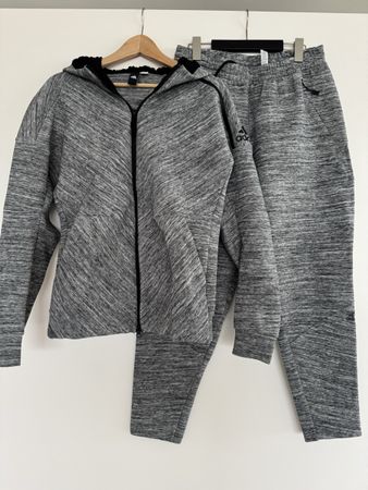ADIDAS ZNE Travel Trainingsanzug Gr.M