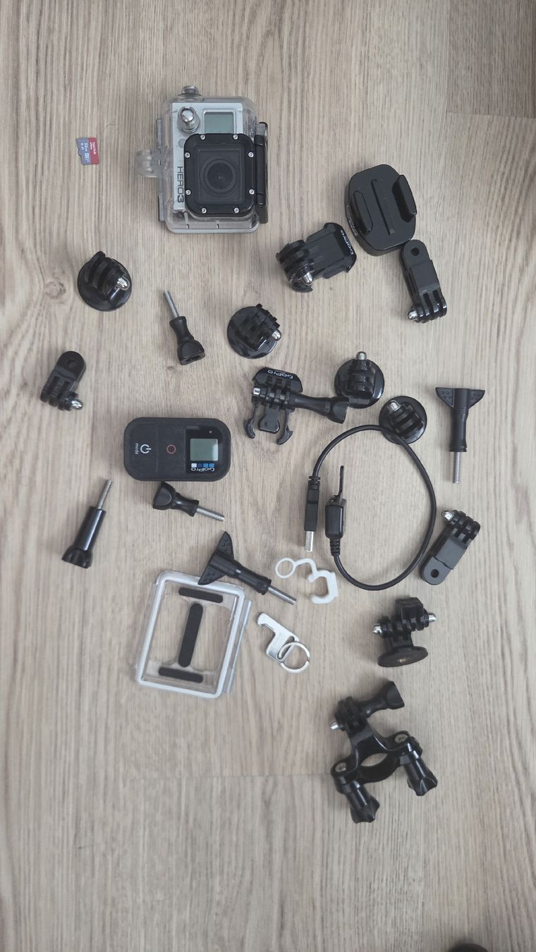 Gopro Action Cam: Caméra GoPro HERO3 Boîtier étanche et accessoires  – Gebraucht aus Bramois von Djoule87