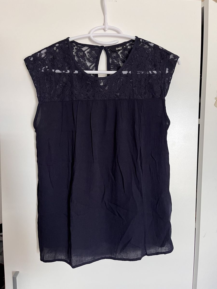 Only Camicette: Damenbluse ONLY dunkelblau Grösse 36 Spitze  – Usato da Wolfhausen venduto da Sel86i