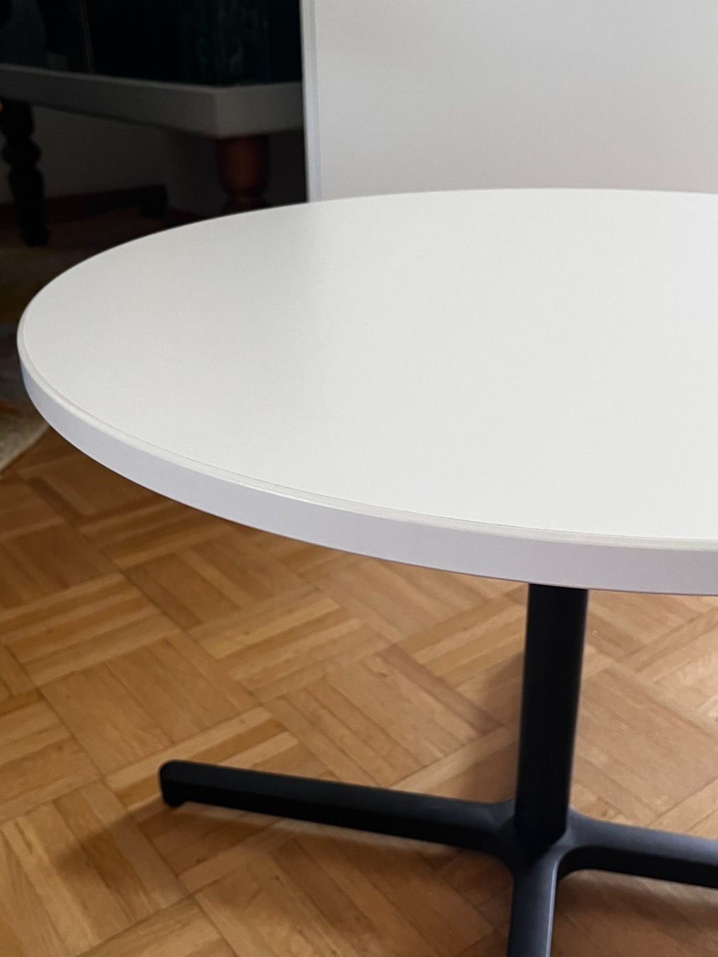 Vitra Tavoli: Vitra Table (Soft Work Table) by Edward Barber & Jay Osgerby – Usato da Lenzburg venduto da K_Eason 1