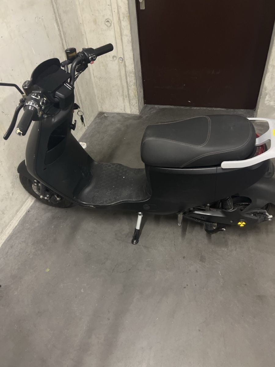 Scooters: E roller City Go – Défectueux à Zürich par Mhm13663