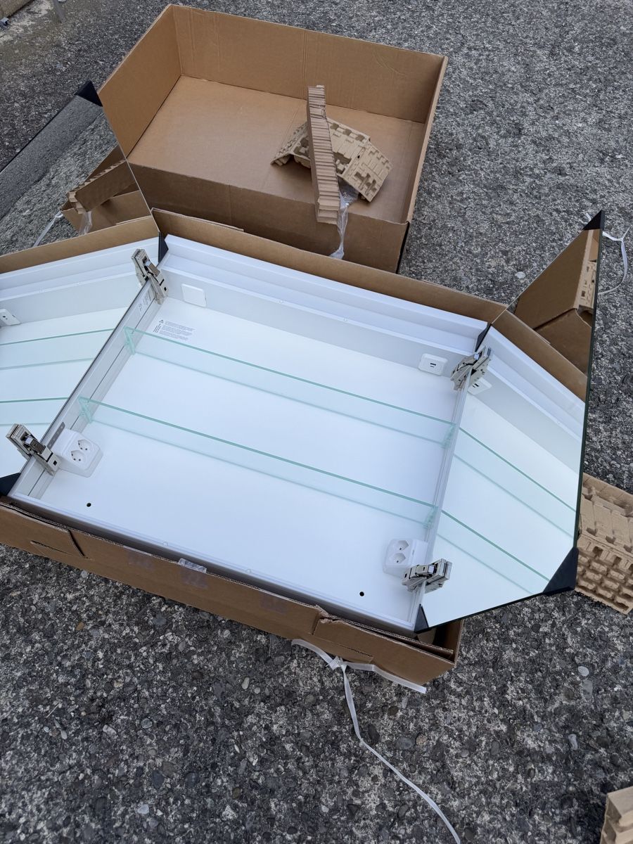 Armadietti a specchio: Spiegelschrank SANEO CHARME LUX  – Usato da Plasselb venduto da SeislerBrocki 1