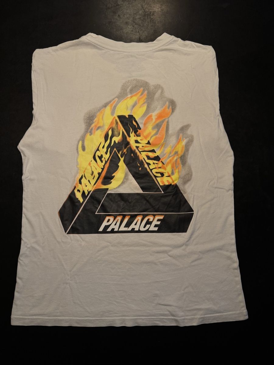Palace T-shirt: Palace Shirt – Usato da Bern venduto da jan_bfn5