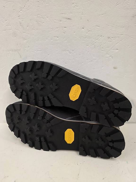 Dolomite Chaussures hommes: Chaussures neuves Dolomite 54 mid, taille 42 – Neuf avec emballage d'origine à Sugiez par factorysportoutlet 1