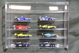 Hot Wheels Formel 1, 8 Stk., Jg. 1998 + Vitrine