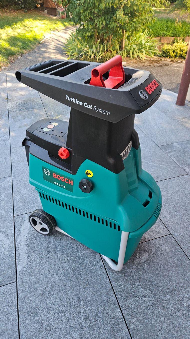 Bosch Trinciatrici: Broyeur à branches Bosch AXT 23 TC – Usato da La Tour-de-Treme venduto da Vincentg