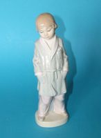 LLADRO PORZELLAN FIGUR KNABE IM BADEMANTEL