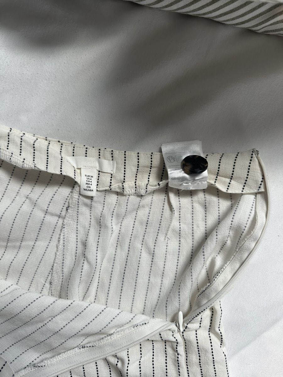 H&M Pantaloni: H&M Skort gestreift weiss schwarz  – Usato da Grafstal venduto da jes_t6s7 2
