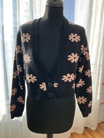 Schwarze Cropped Strickjacke mit Blumenmuster Gr. M
