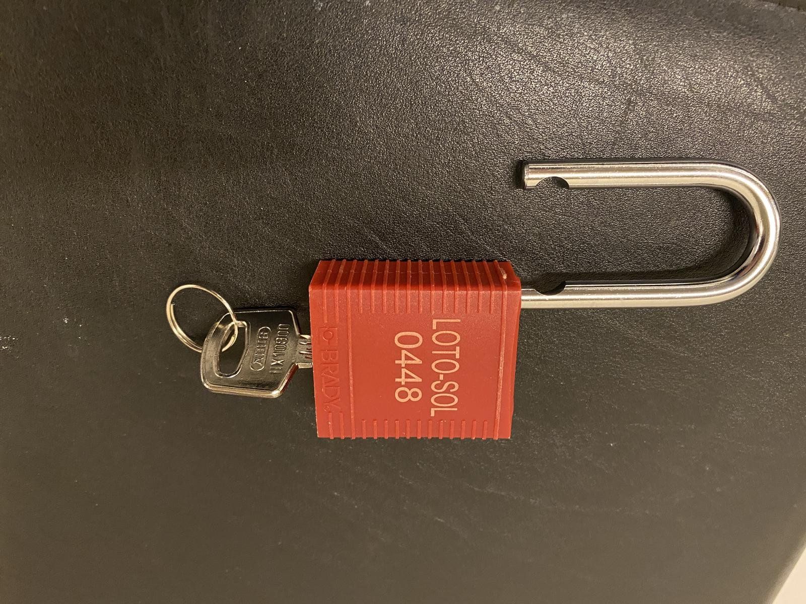 Schlösser: BRADY Vorhängeschloss mit Schlüssel SafeKey Lockout – Neu (gemäss Beschreibung) aus luterbach von boxster4 4