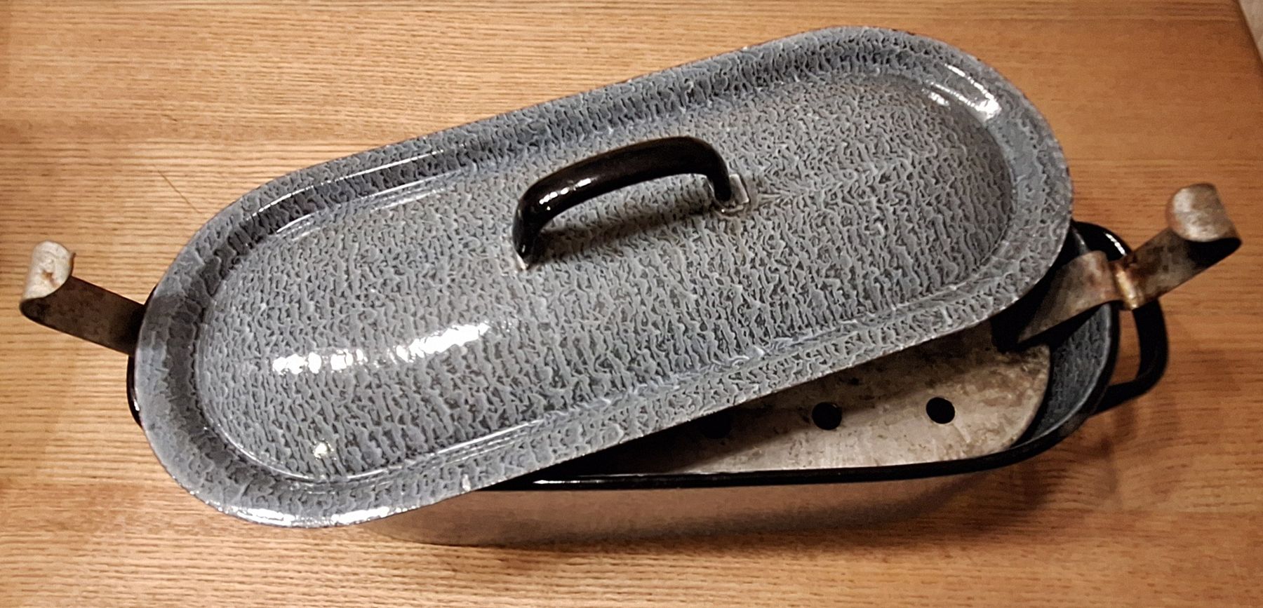 Poêles: Fischbräter aus Emaille grau oval mit Einsatz gebraucht – D'occasion à Adlikon b. Andelfingen par Kraemse