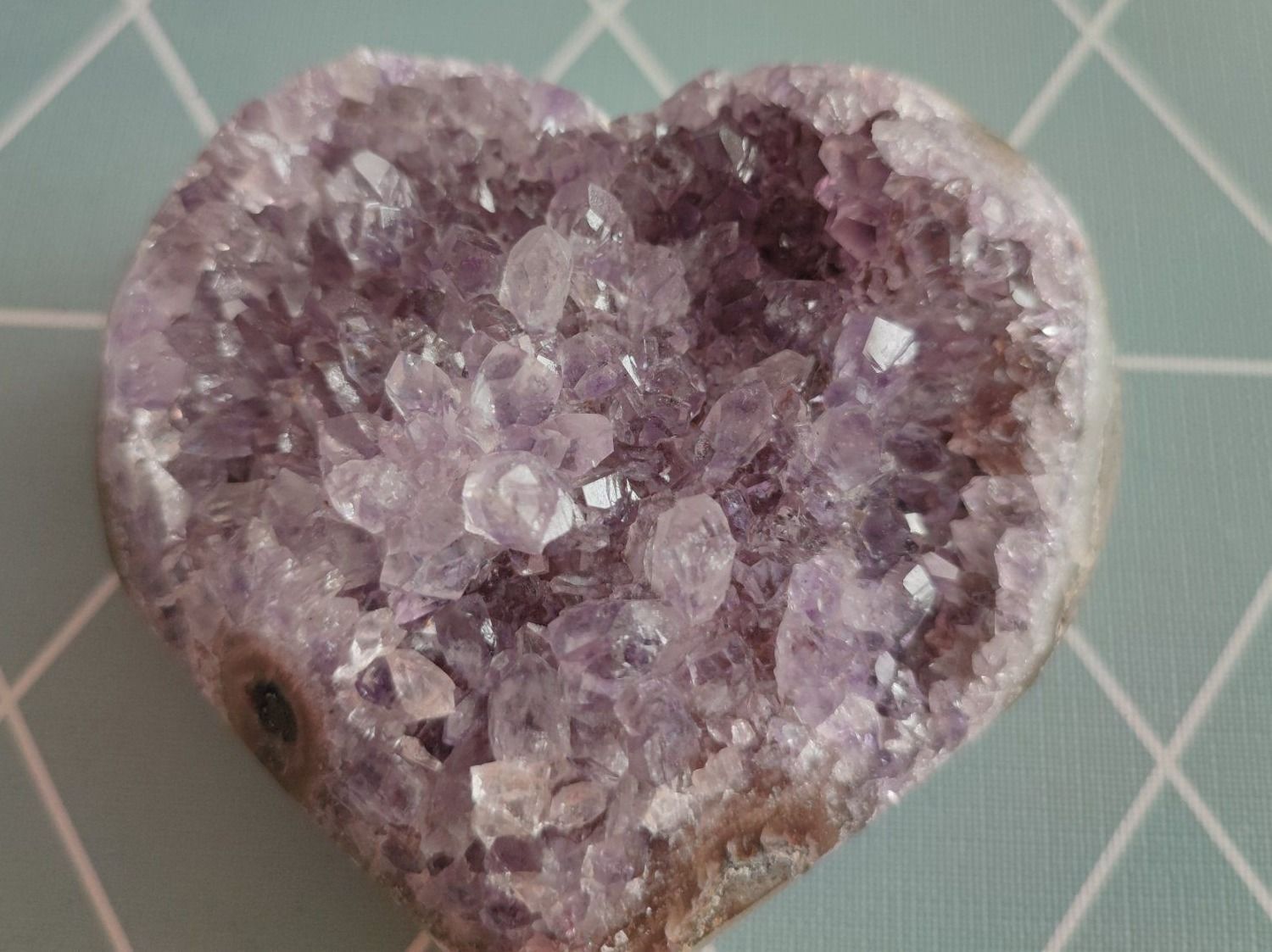 Minerali & Pietre curative: Amethyst Geode in Heart – Nuovo (secondo la descrizione) da Sursee venduto da Re.joy 4