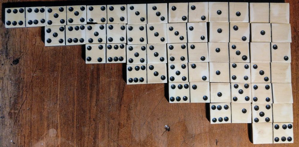 Domino alt Holz/Bakelitt (Gebraucht) in Châtillens für CHF 2 – mit