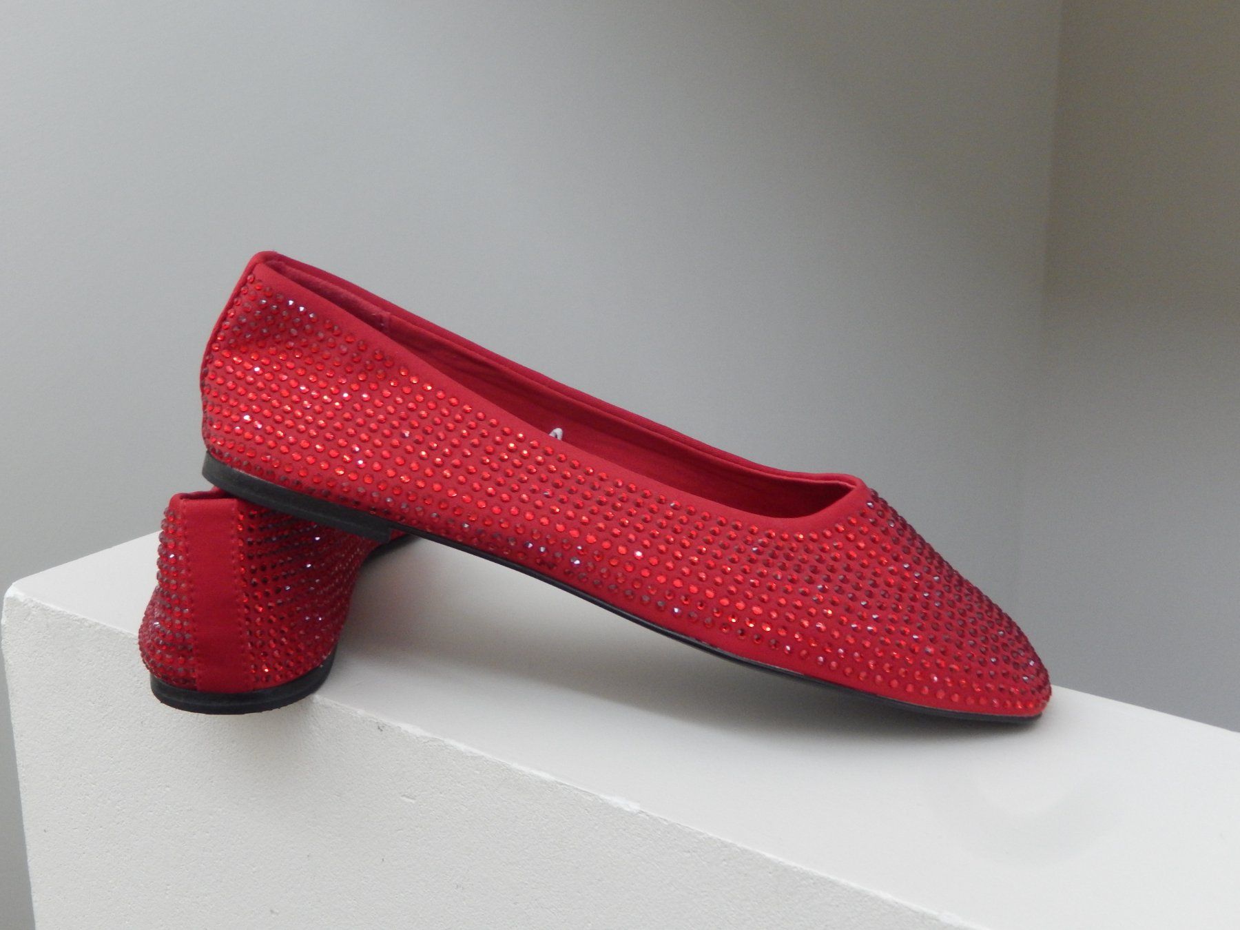 H&M Scarpe da donna: H&M Ballerinas mit Strasssteinen Gr. 36, rot – Usato da Tuggen venduto da vivira 4