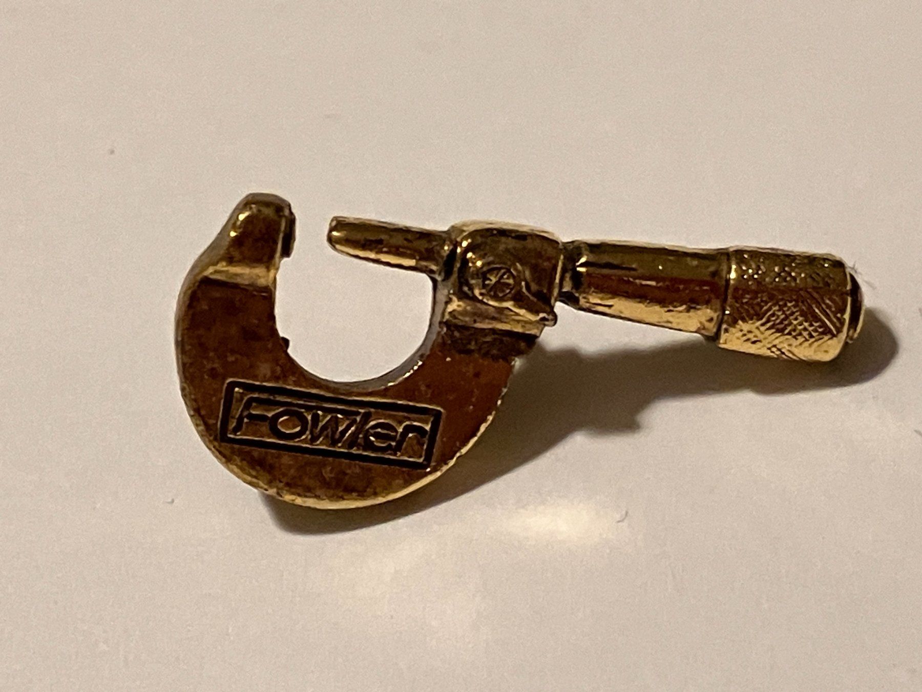 Placchette & Badge: 1 Pin Fowler – Usato da Basel venduto da djwwpp