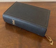 Bibel Ledereinband. Die heilige Schrift des alten und neuen