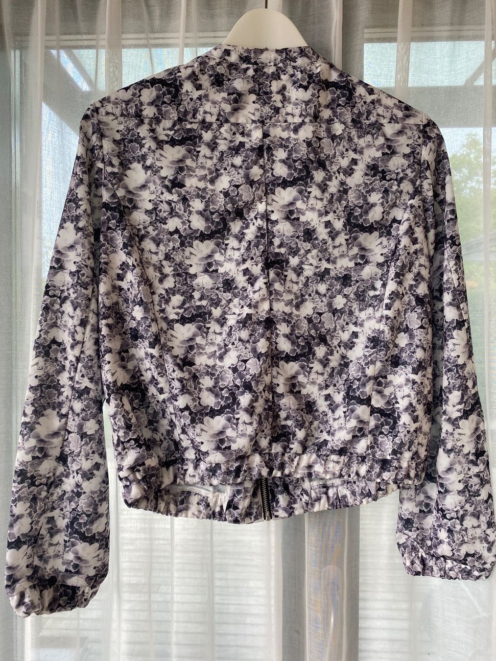 Giacche: Übergangs Jacke / Blouson mit Blumenmuster Gr. 38 – Nuovo (secondo la descrizione) da Seewen SO venduto da HappyHappyHappy 1