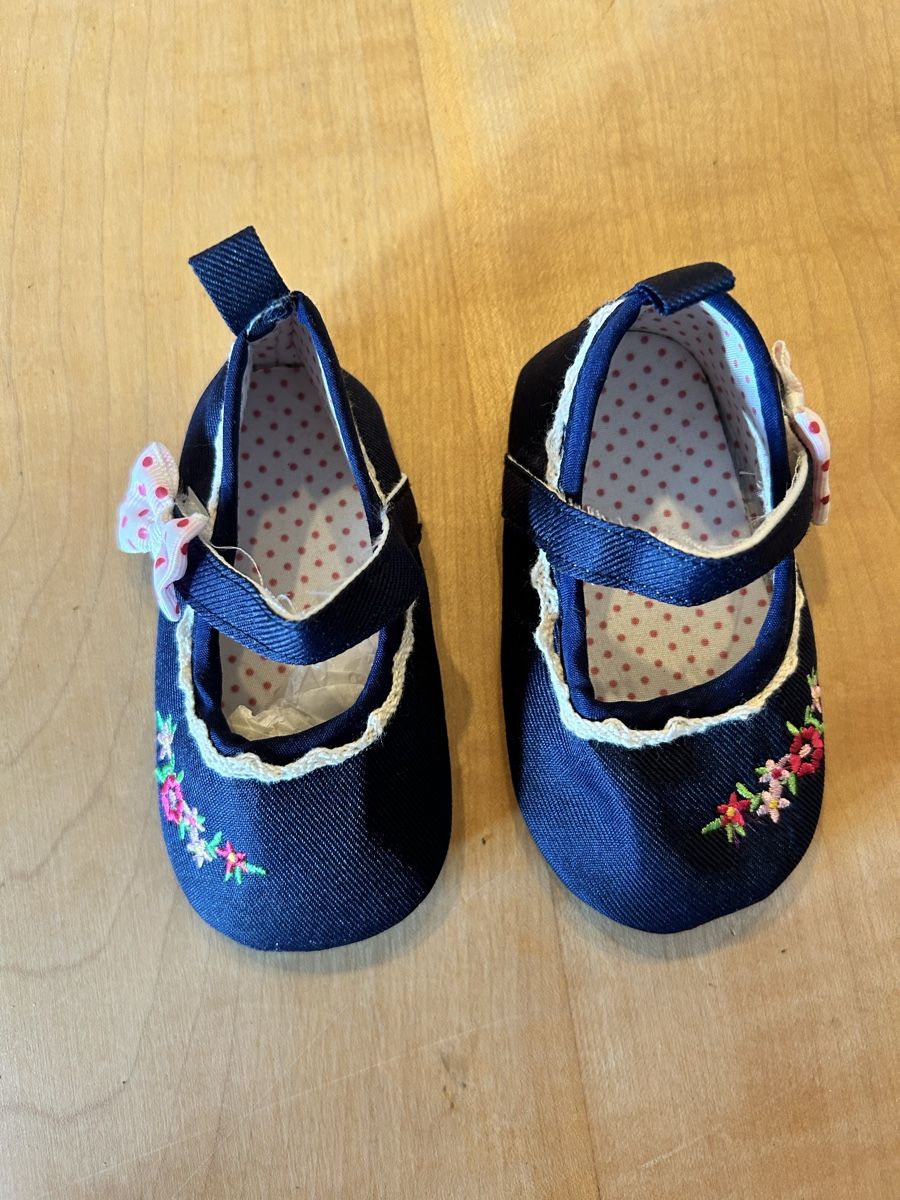 Scarpe per ragazzi: Süsse Babyschuhe Gr. 17, neuwertig – Nuovo e nell'imballaggio originale da Basel venduto da enfantdor 1