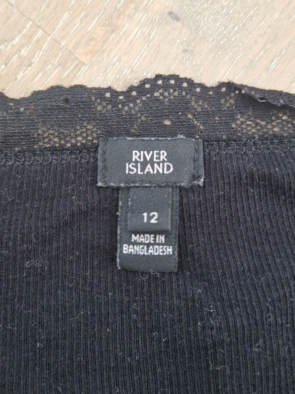 Maglioni & Felpe: Schwarzes Langarmshirt mit V-Ausschnitt – Usato da Däniken SO venduto da Bamana11 1