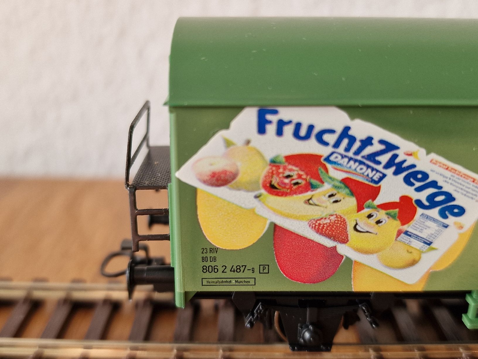 Märklin Modellini di ferrovie: Märklin Danone Güterwagen H0 – Usato da Matten b. Interlaken venduto da lor_hr9w 3