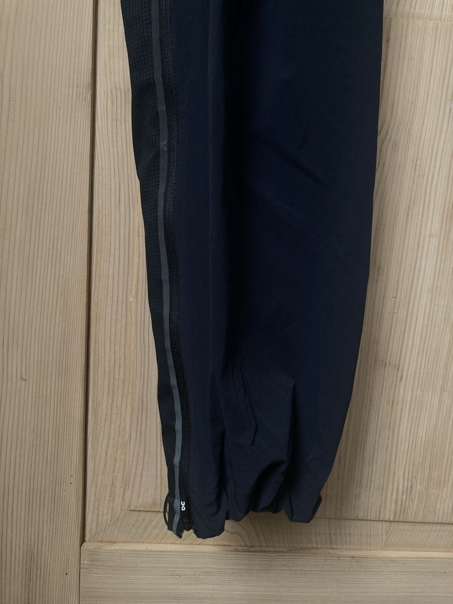 Pantaloni: On Trackpants Herren (Grösse M) – Nuovo (secondo la descrizione) da St. Gallen venduto da luc_x8cd 1
