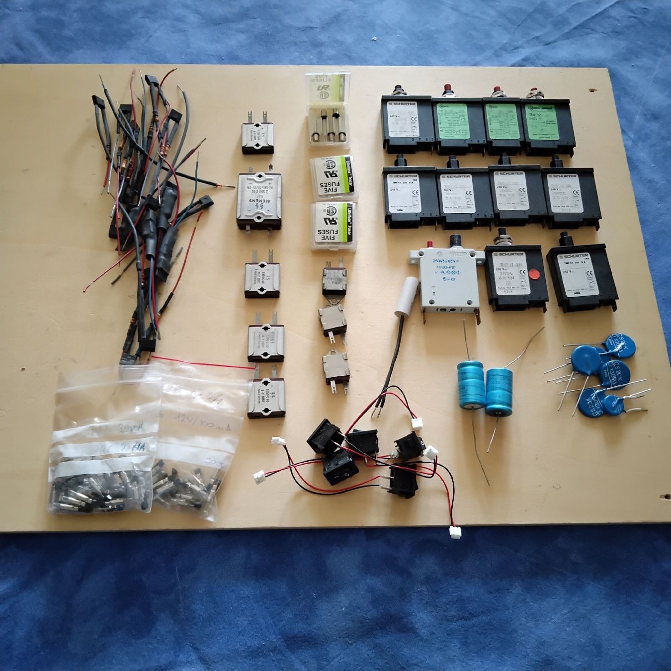 Componenti elettronici: 1Lot Diverses Elektromaterial – Nuovo (secondo la descrizione) da Bad Ragaz venduto da Pizalun 5