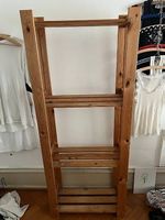 Holzregal