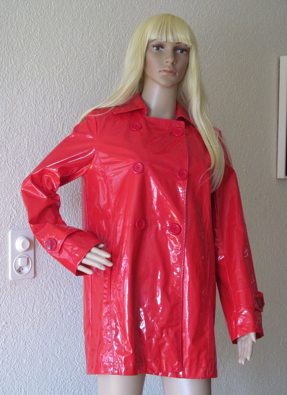 Giacche: rote Lackjacke Regenjacke von Actuelle  Gr. 38 – Usato da Münchenbuchsee venduto da lu-99 1