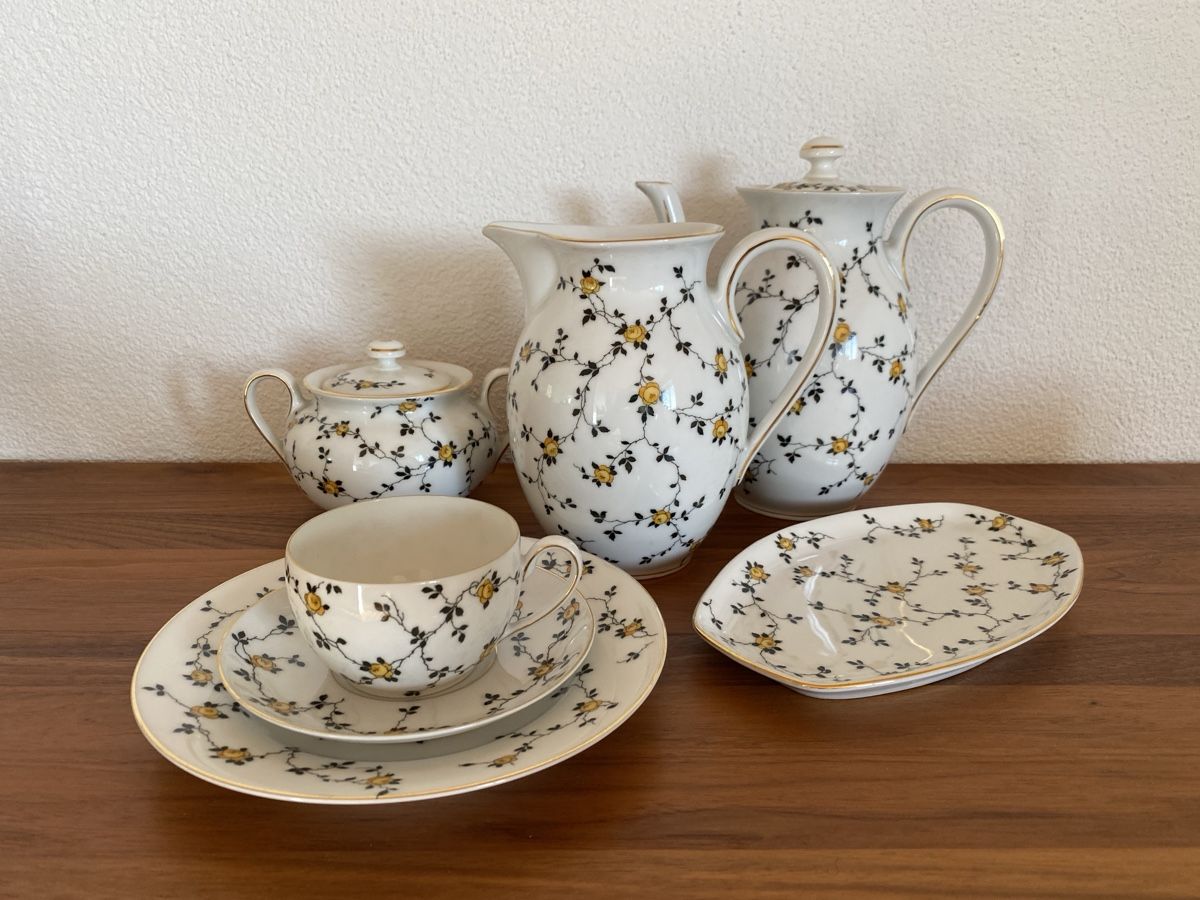 Set di piatti: Tirschenreuth - Kaffee-Service 12-teilig – Usato da Luzern venduto da Gustav-33