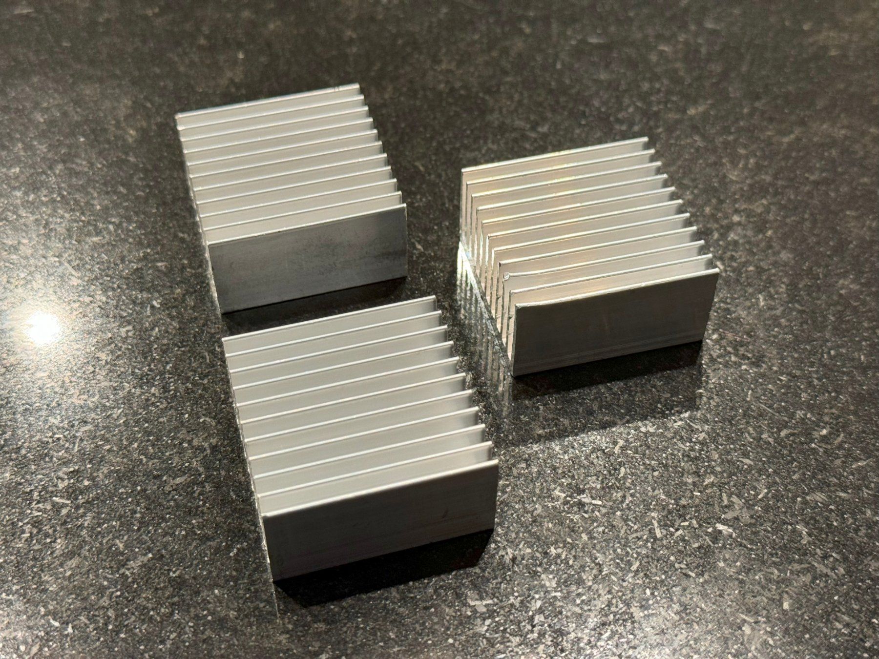 Componenti elettronici: 3x Aluminium Kühlkörper – Usato da Mörschwil venduto da Nrohner