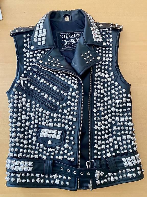 Gilet & Giacche: Nieten-Kunstlederweste von Killstar, unisex – Nuovo (secondo la descrizione) da Reinach BL venduto da mar_9yy7 1