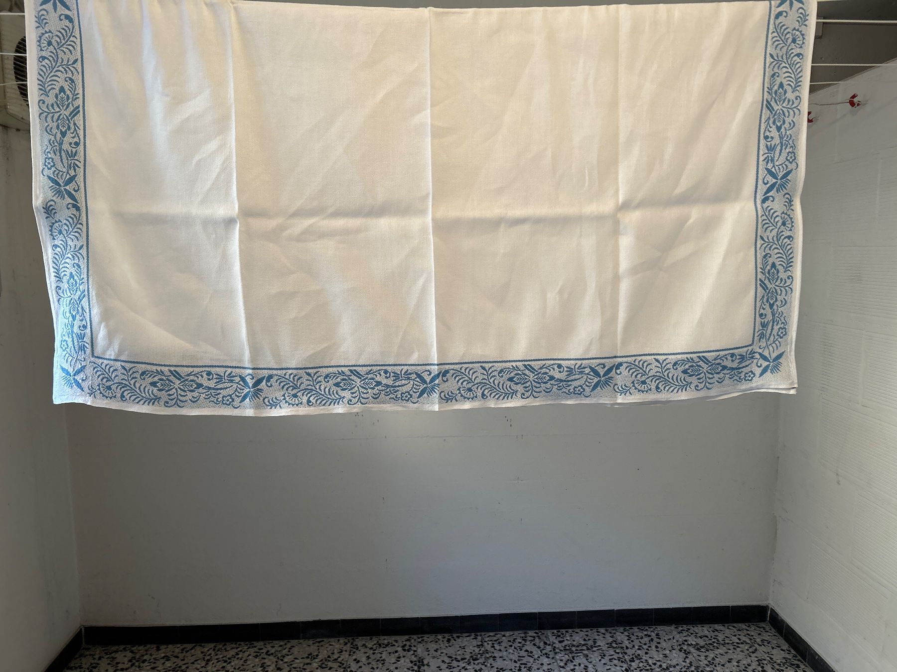 Altra biancheria da tavola: Tischdecke cremefarbig und Muster mit 3 Servietten – Usato da Brunnen venduto da Nala2929 1