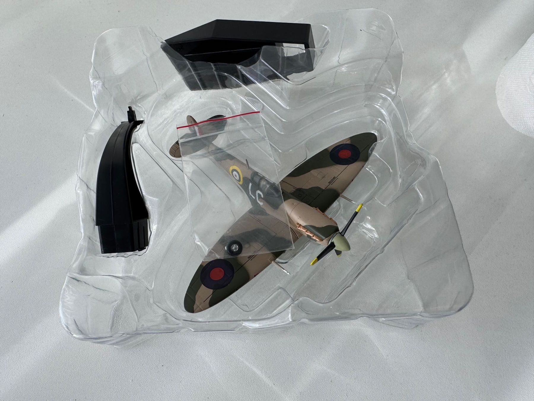 Kit di modellismo & Modellini statici: Modellflugzeug Spitfire, 1:72 – Usato da Winterthur venduto da Arma3 7