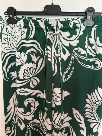Luftige Sommerhose mit wunderschönem Print