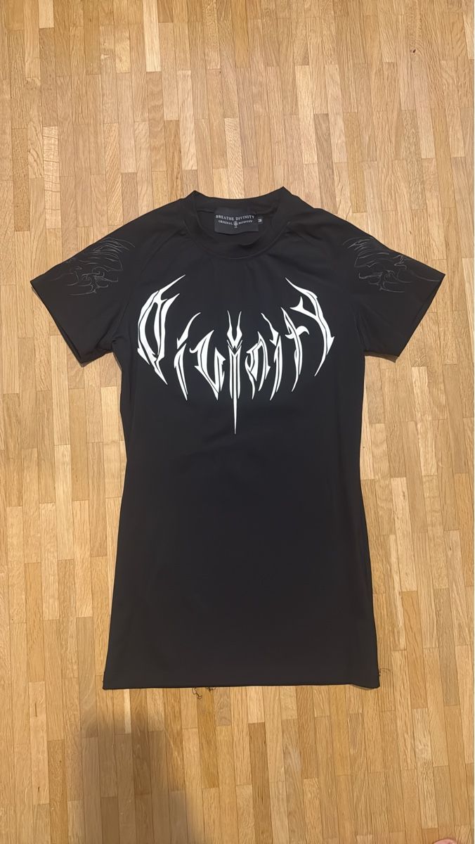 T-shirt: Breathedivinty Compression Shirt Size M – Usato da Winterthur venduto da Winti_Deal