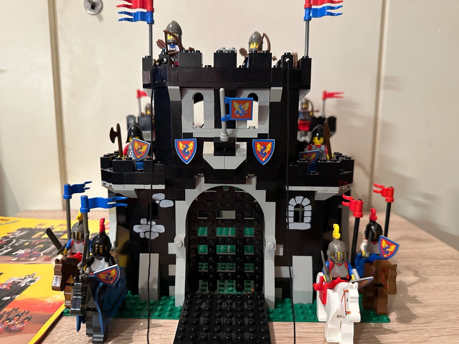 Lego Baukästen: LEGO Ritter 6085 Black Monarch's Castle – Gebraucht aus Basel von  4